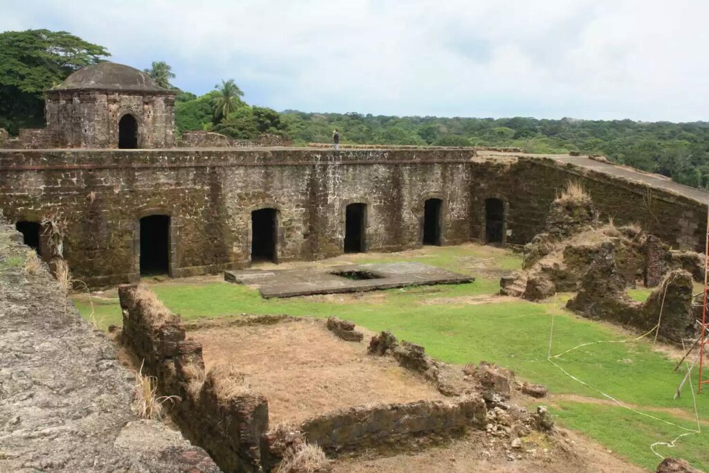 Origins of the Olmec civilization The Olmec heartland includes sites such as San Lorenzo, La Venta, and Tres Zapotes. San Lorenzo was first occupied around 1500 B.C., making it one of the oldest sites in the Americas. It was home to three early settlements, referred to as the Ojochí (1500-1350 B.C.), the Bajío (1350-1250 B.C.), and the Chichárras (1250-1150 B.C.). These three cultures are considered pre-Olmec and are largely identified by pottery types.